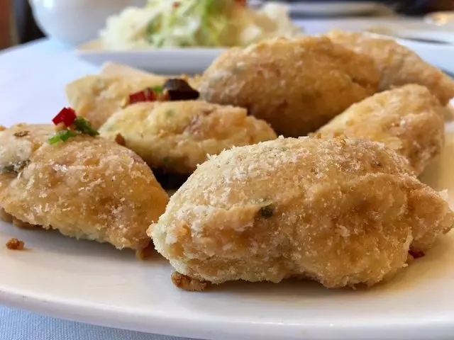 Hong Kong Lounge II