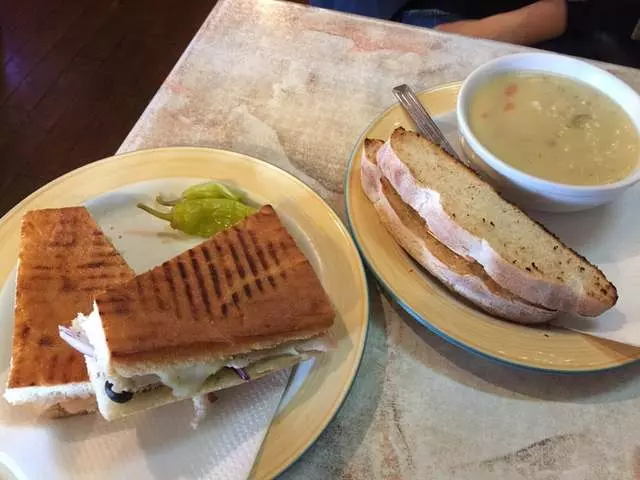 901 Columbus Cafe