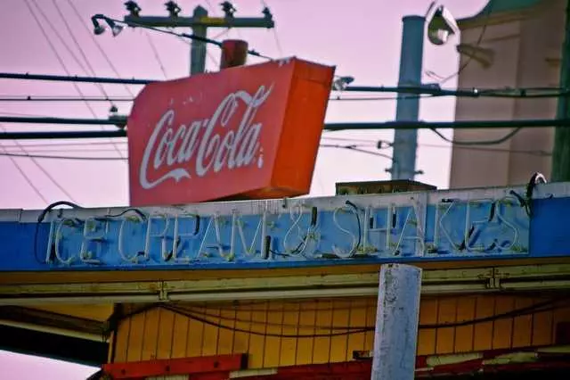 Whiz Burgers Drive-In