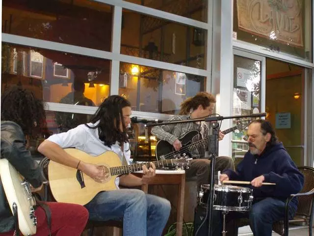 Cafe La Vie