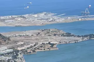 Hunters Point Crane Gantry