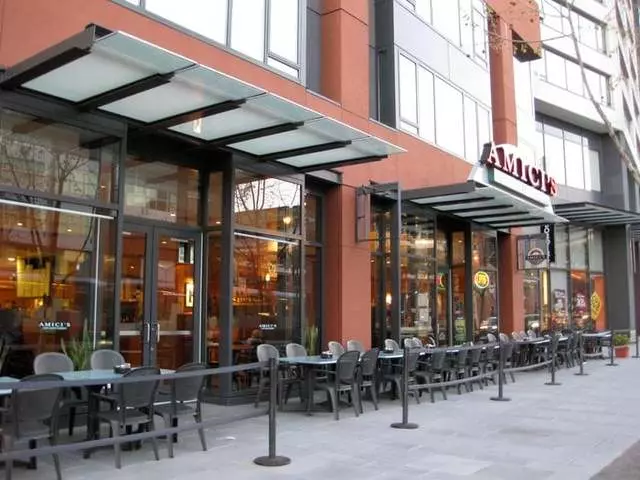 Amici’s East Coast Pizzeria