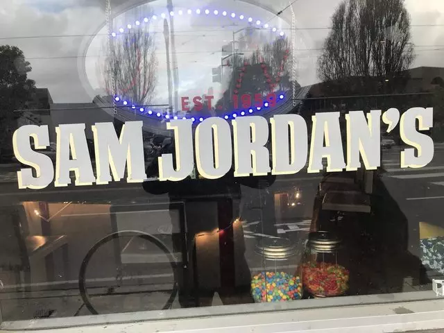 Sam Jordan’s Bar and Grill