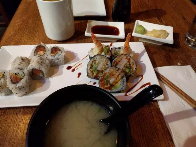 V16 Sushi Lounge