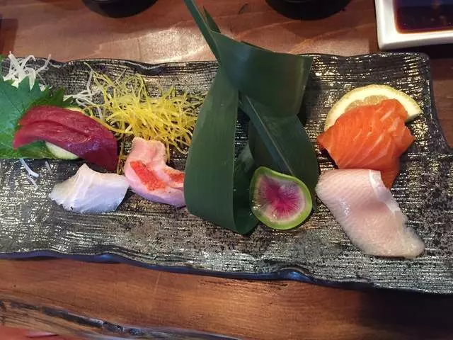 V16 Sushi Lounge