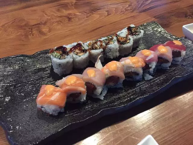 V16 Sushi Lounge