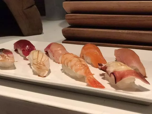 V16 Sushi Lounge
