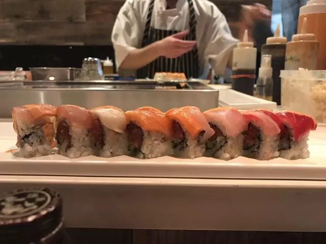 V16 Sushi Lounge