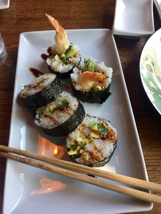 V16 Sushi Lounge