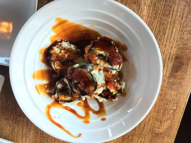 V16 Sushi Lounge