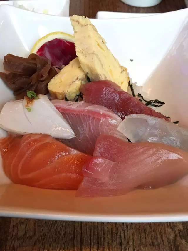 V16 Sushi Lounge