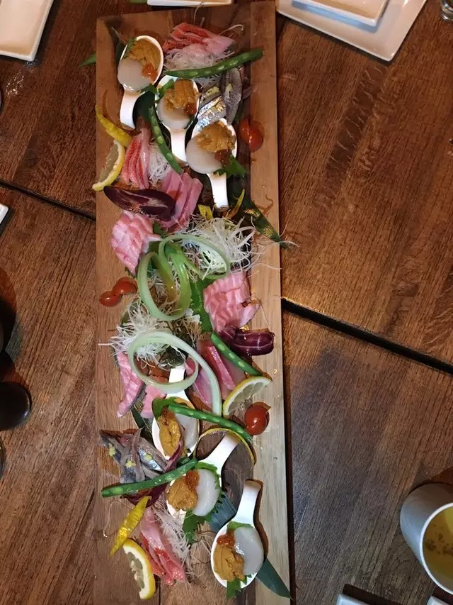 V16 Sushi Lounge