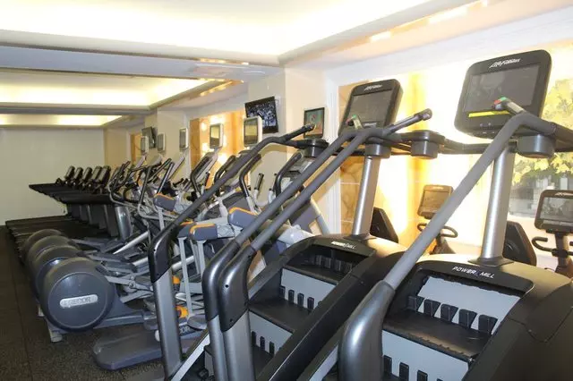 Live Fit Gym - Fairmont Hotel