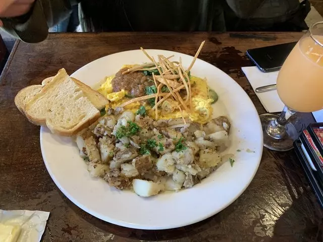 Cafe Mystique