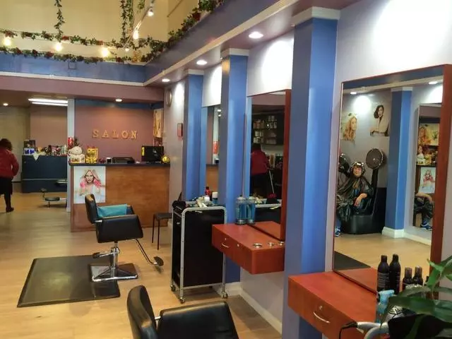 A & 8 Salon