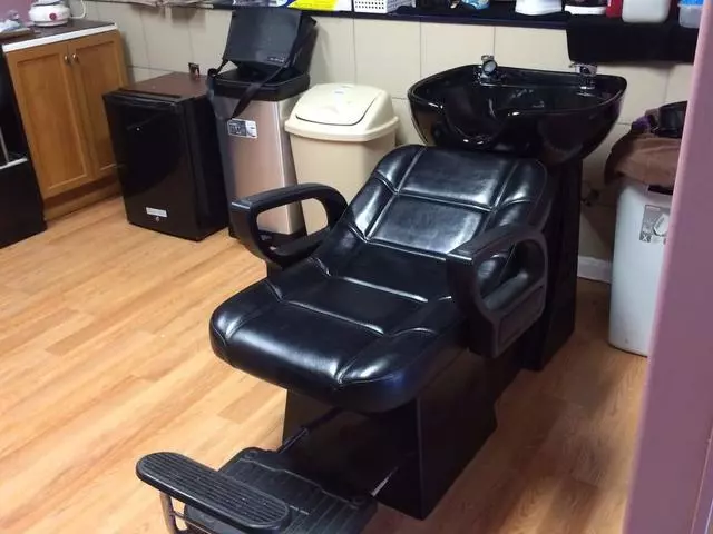 A & 8 Salon
