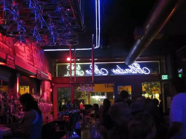 Blondie’s Bar