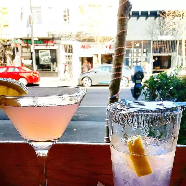 Blondie’s Bar