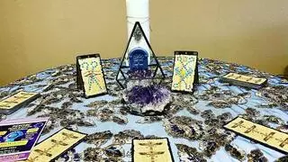 Crystal Psychic Advisor Y Curandera