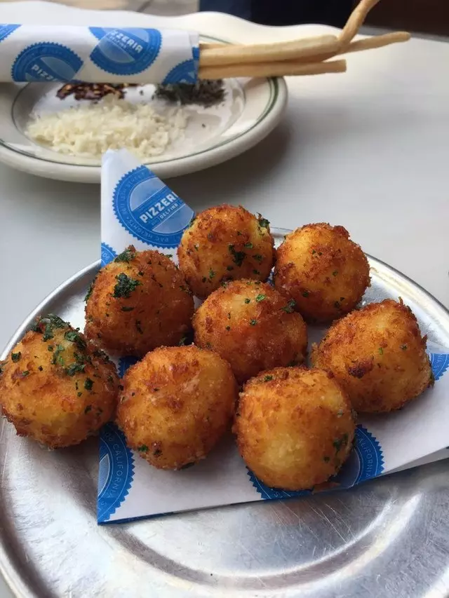 Pizzeria Delfina