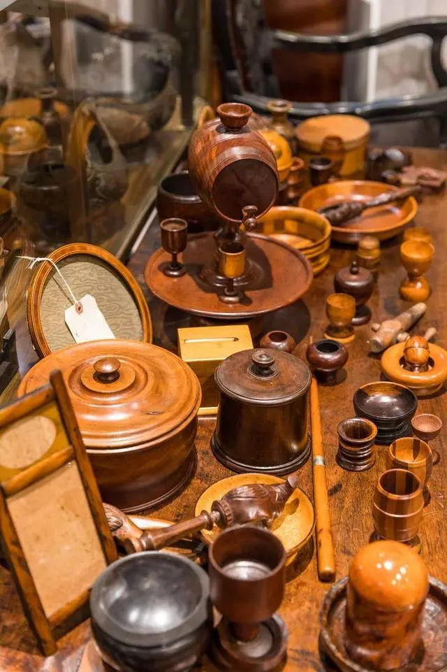 Antique & Art Exchange