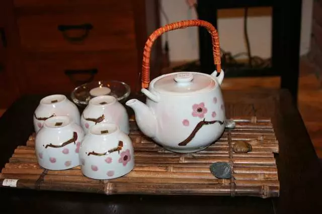 Tokyo Futon & Tea