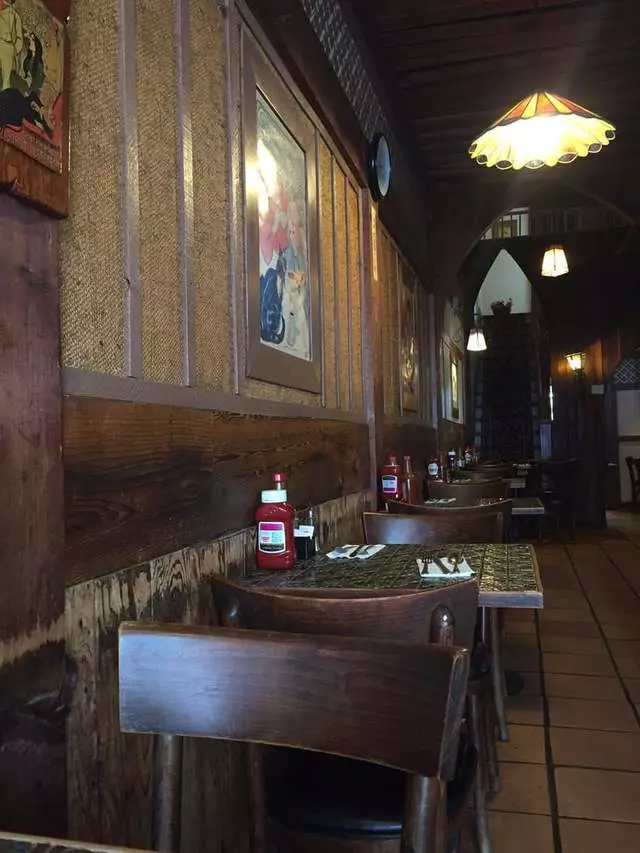 Moulin Rouge Restaurant