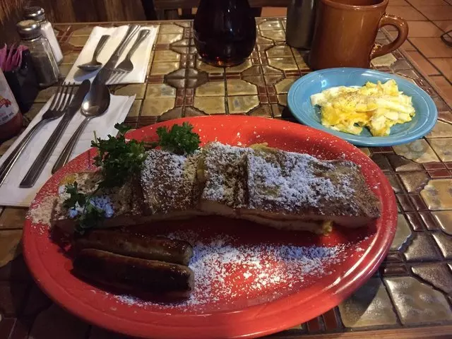 Moulin Rouge Restaurant