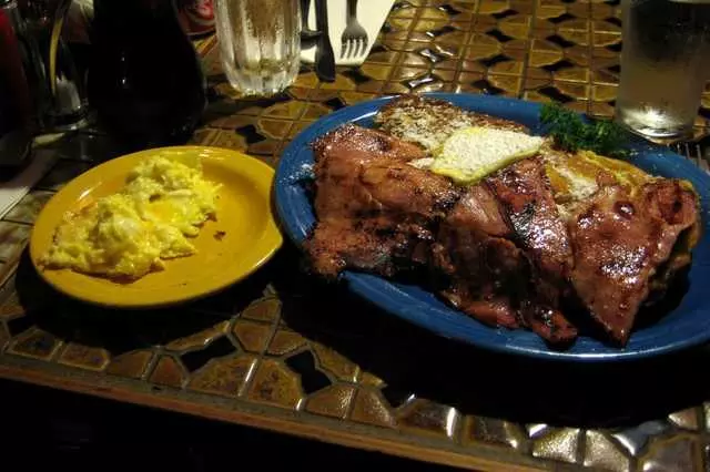 Moulin Rouge Restaurant