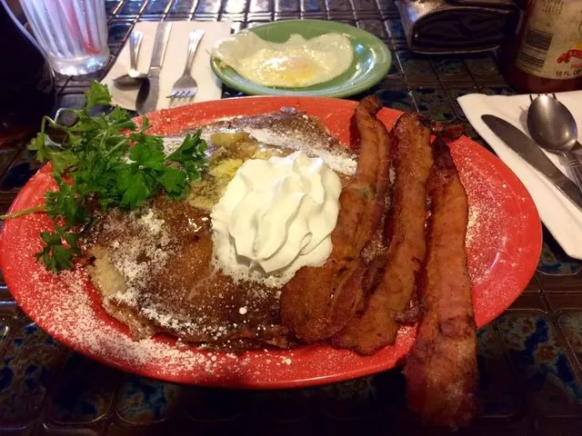 Moulin Rouge Restaurant