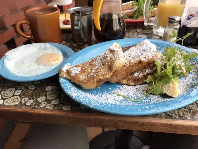 Moulin Rouge Restaurant