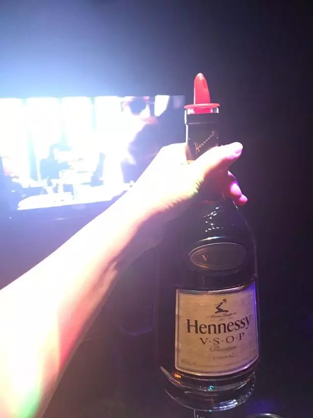3910