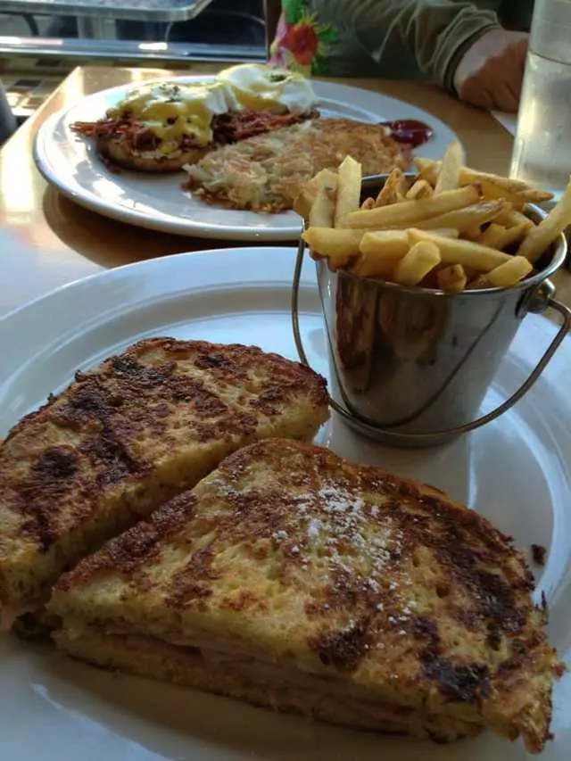 Toast Eatery