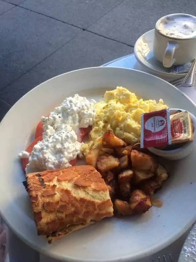 Curbside Cafe