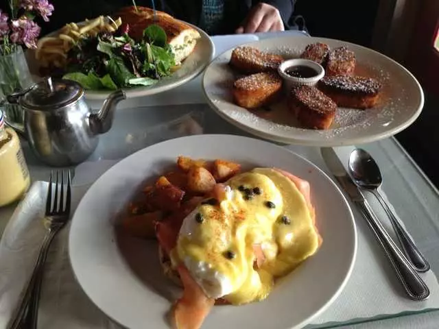 Curbside Cafe