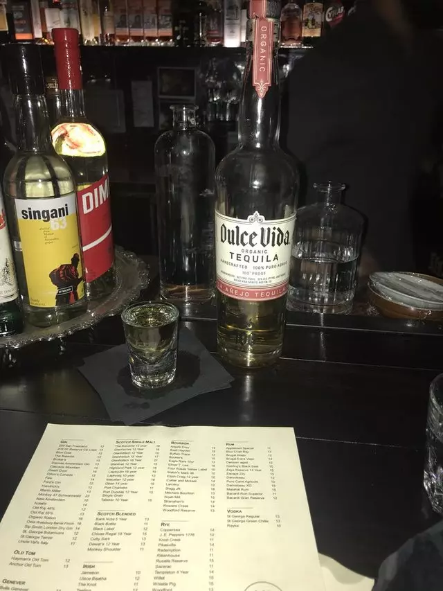 Bar 821