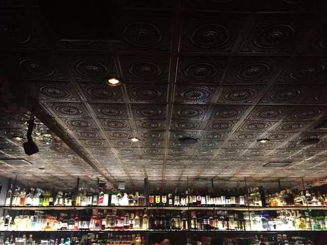 Bar 821