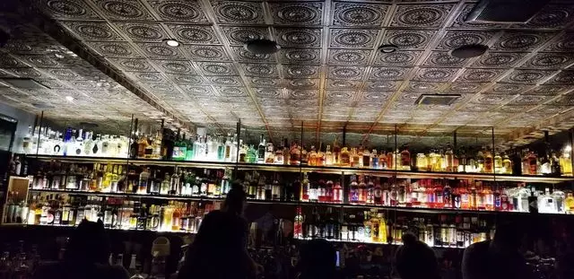 Bar 821