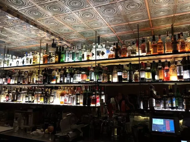 Bar 821