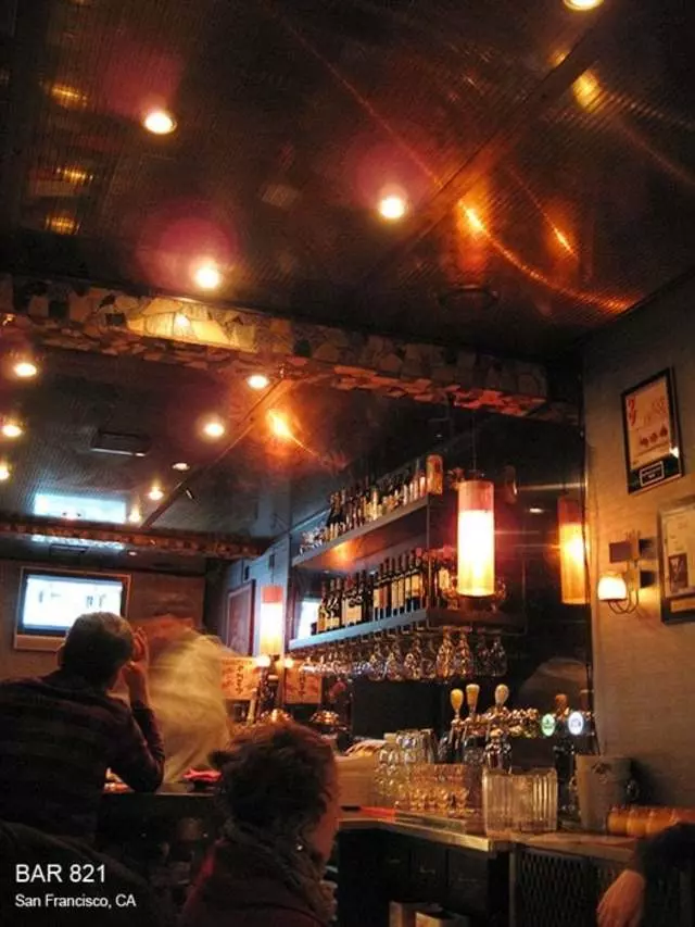 Bar 821