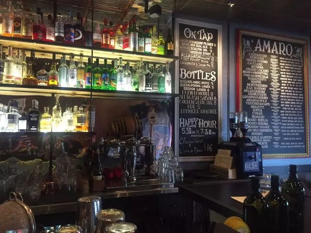 Bar 821