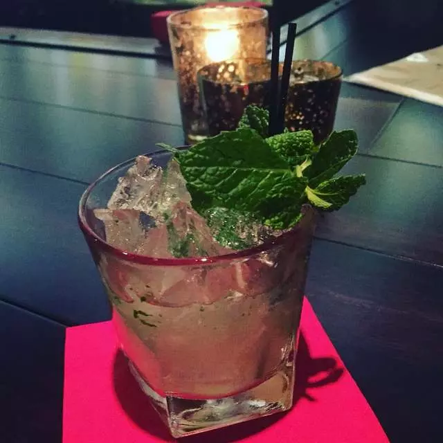 Bar 821