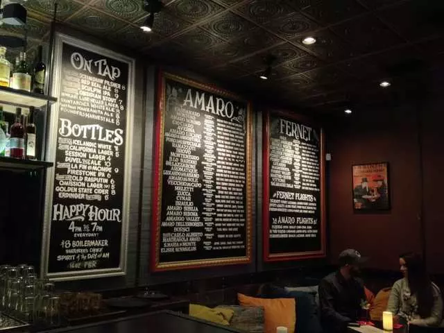Bar 821