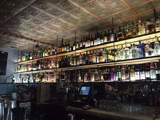Bar 821