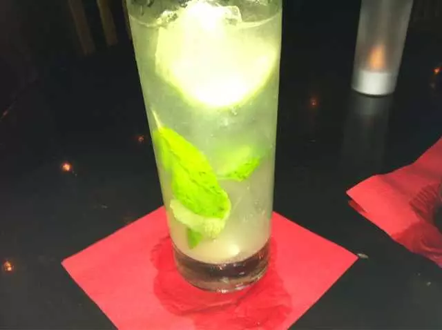 Bar 821