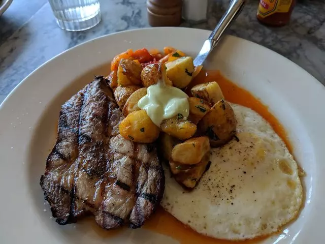 Universal Cafe
