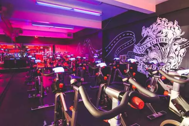 Crunch Fitness - Chestnut