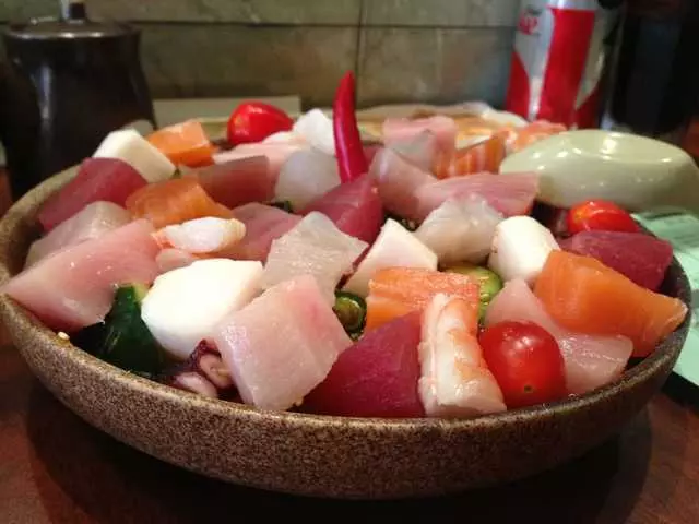 Warakubune Sushi