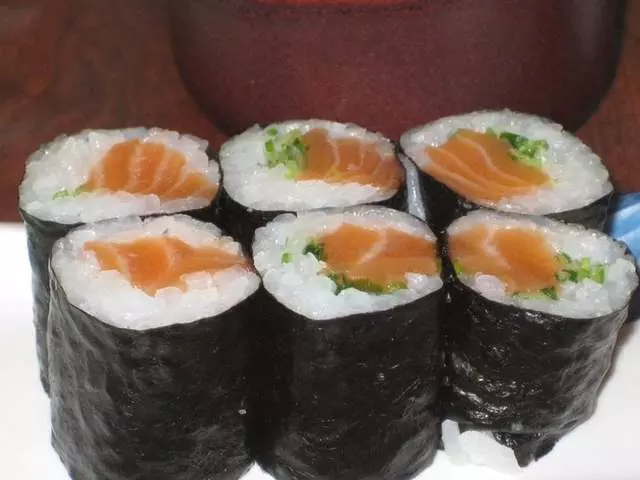 Warakubune Sushi