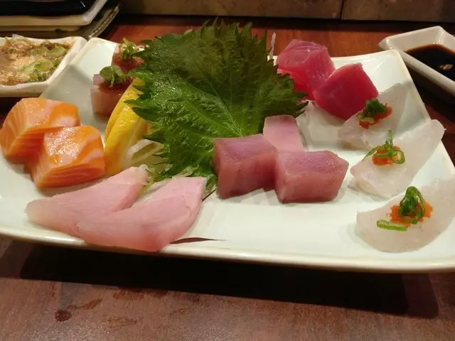 Warakubune Sushi